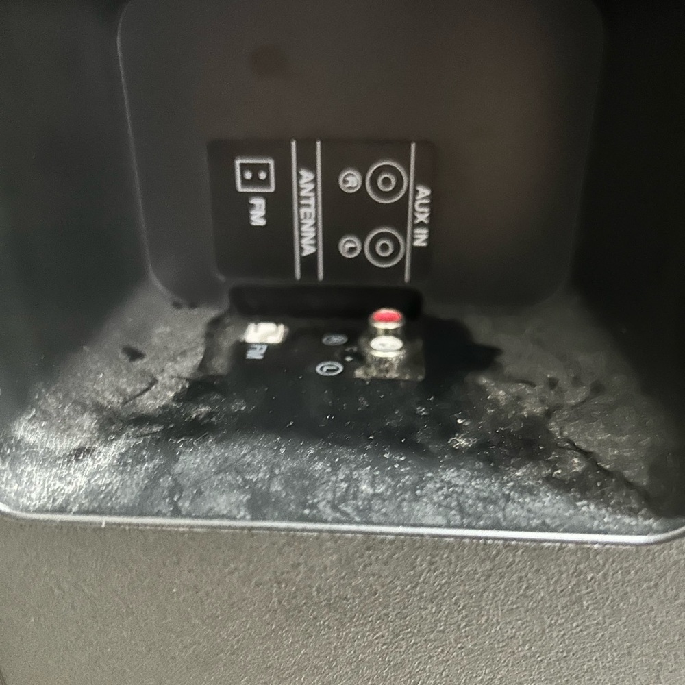 LG speaker with 600 W power , two microphones, USB and change color